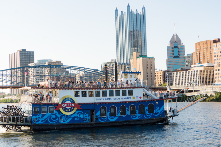 the gateway clipper boat on the river with the city in the background